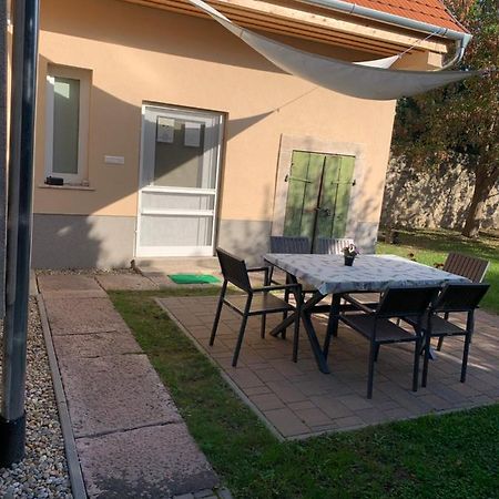 Ica Vendégház Sutto Exterior foto