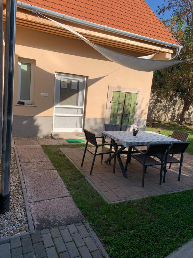 Ica Vendégház Sutto Exterior foto